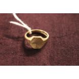 Gents 9ct Gold Signet ring Size W. 8.5g total weight