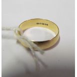 A 9ct gold band 2.3g