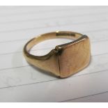 A 9ct gold signet ring size U 5.2g