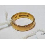 A 22ct gold wedding band 8.2gm size M
