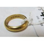 A 22ct gold wedding band 8.4gm size N