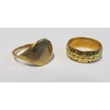 A 9ct gold signet ring and 9ct gold band