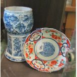 An imari plate and oriental blue and white stand (a/f)