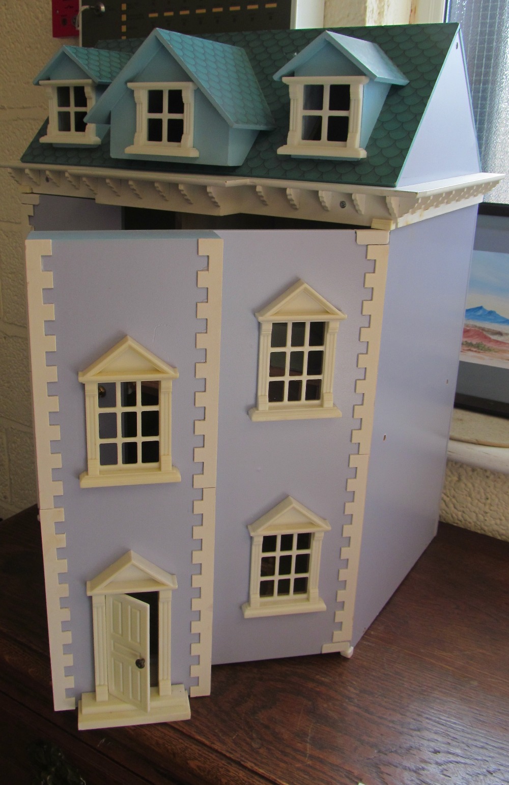 A modern dolls house with furniture - Image 2 of 4