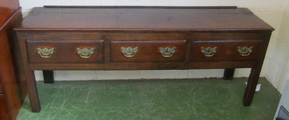 An 18th Century oak dresser with three drawers - Image 5 of 7