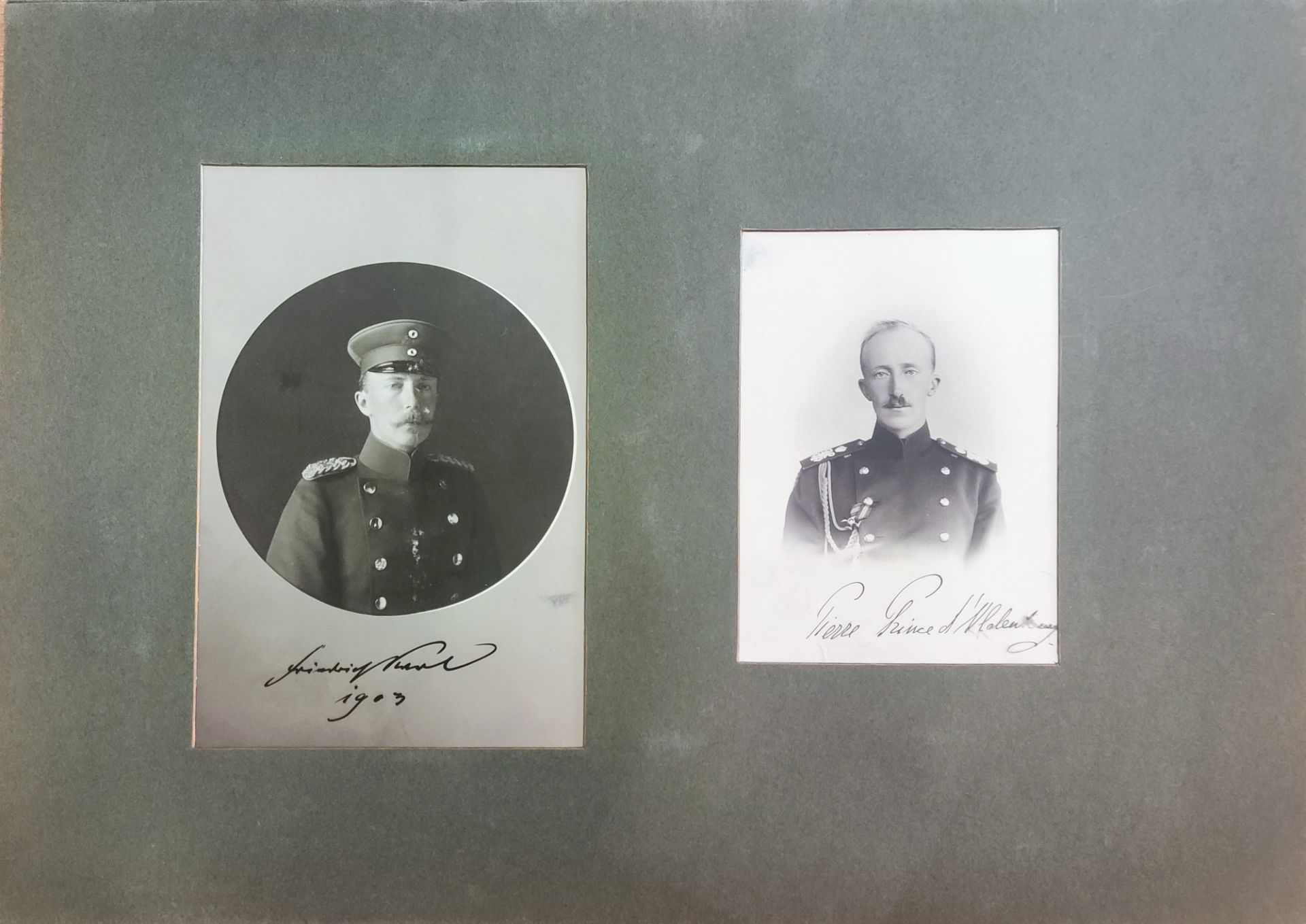 ROYALTY: A pair of stiff card folio pages removed from an album featuring window mounted signed - Bild 3 aus 12