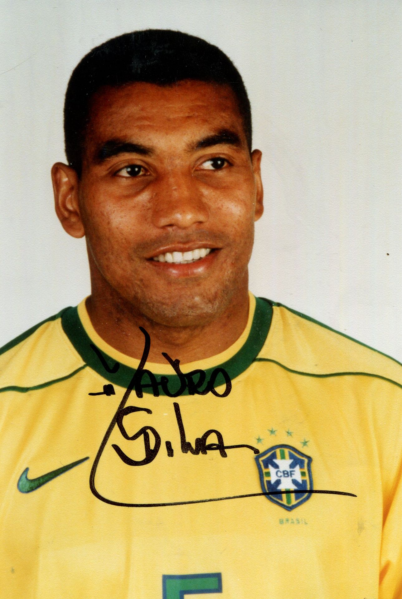 BRAZILIAN FOOTBALLERS: A good selection of signed 4 x 6 photographs, many colour, - Bild 4 aus 5