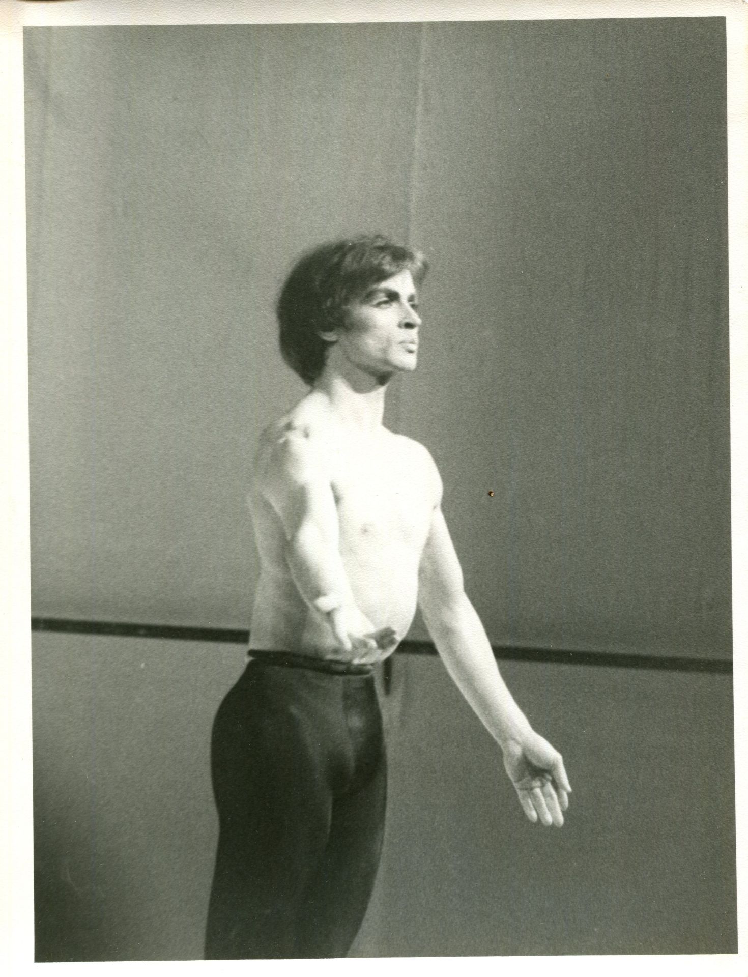 [FONTEYN & NUREYEV]: [FONTEYN MARGOT] (1919-1991) English ballerina & [NUREYEV RUDOLF] (1938-1993) - Image 6 of 17