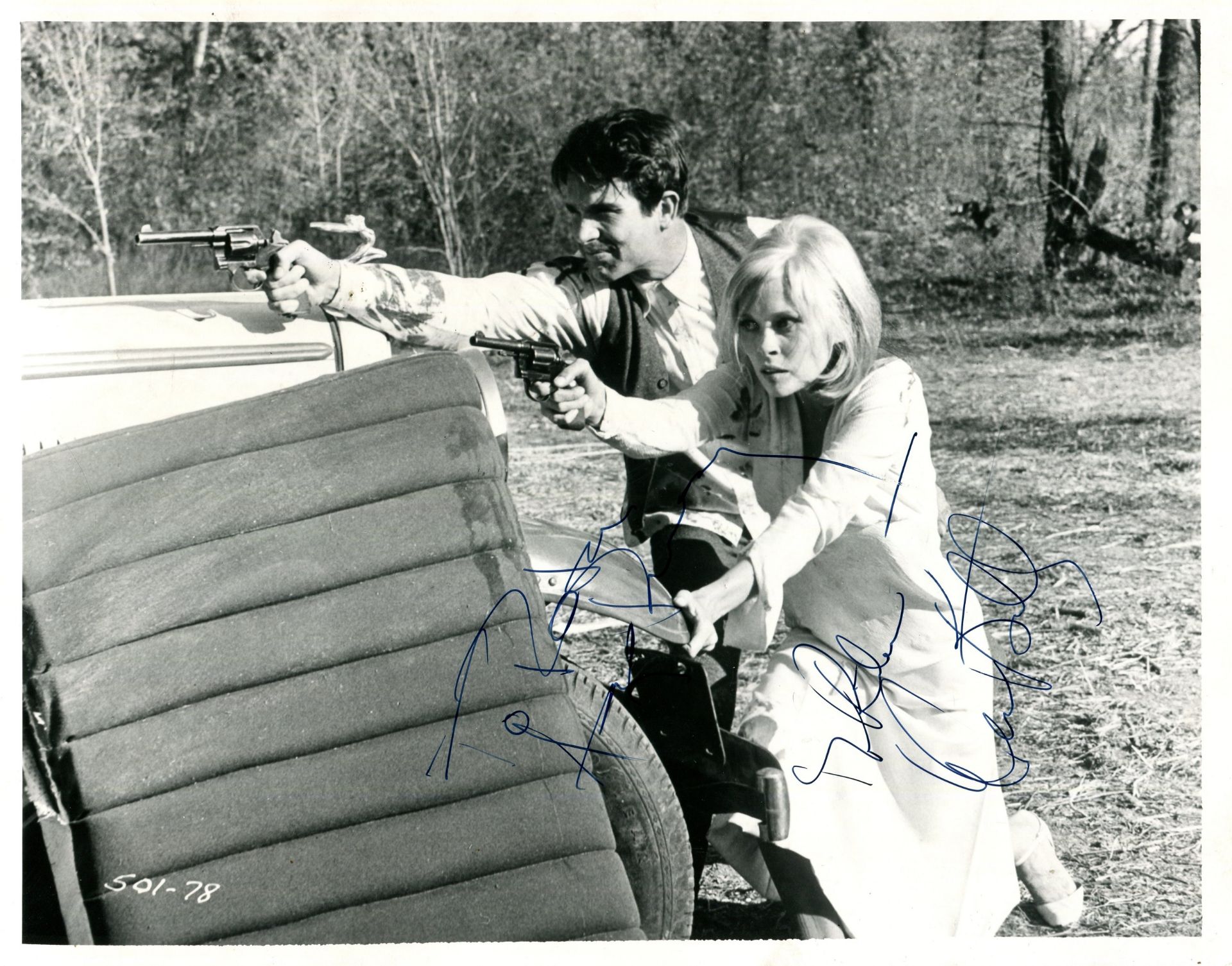 BONNIE AND CLYDE: An excellent signed and inscribed 10 x 8 photograph by both Faye Dunaway (Bonnie