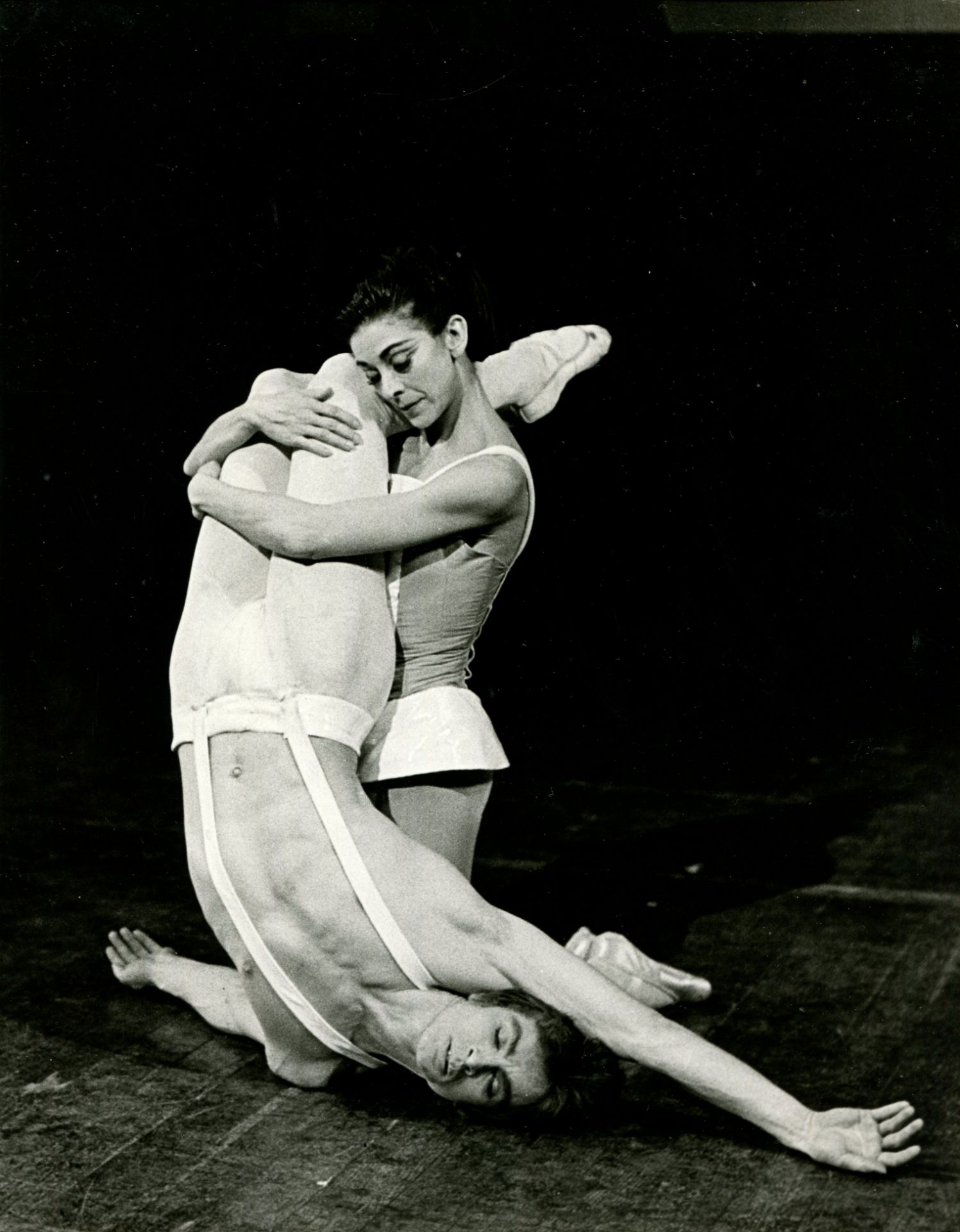 [FONTEYN & NUREYEV]: [FONTEYN MARGOT] (1919-1991) English ballerina & [NUREYEV RUDOLF] (1938-1993) - Image 16 of 17