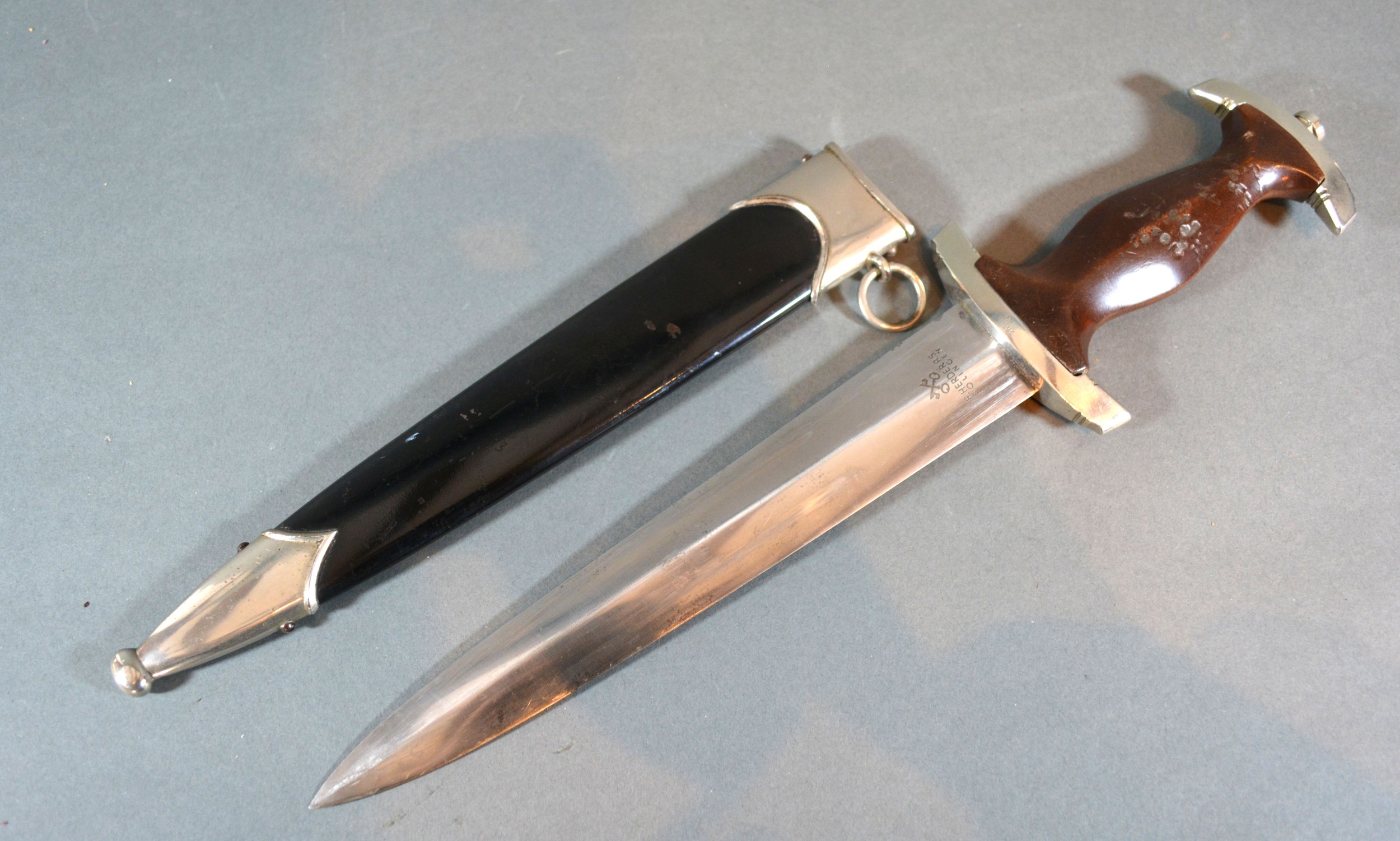 A World War II German Third Reich SA Dagger, the blade inscribed F. Herder AS Solingen with metal - Image 5 of 6