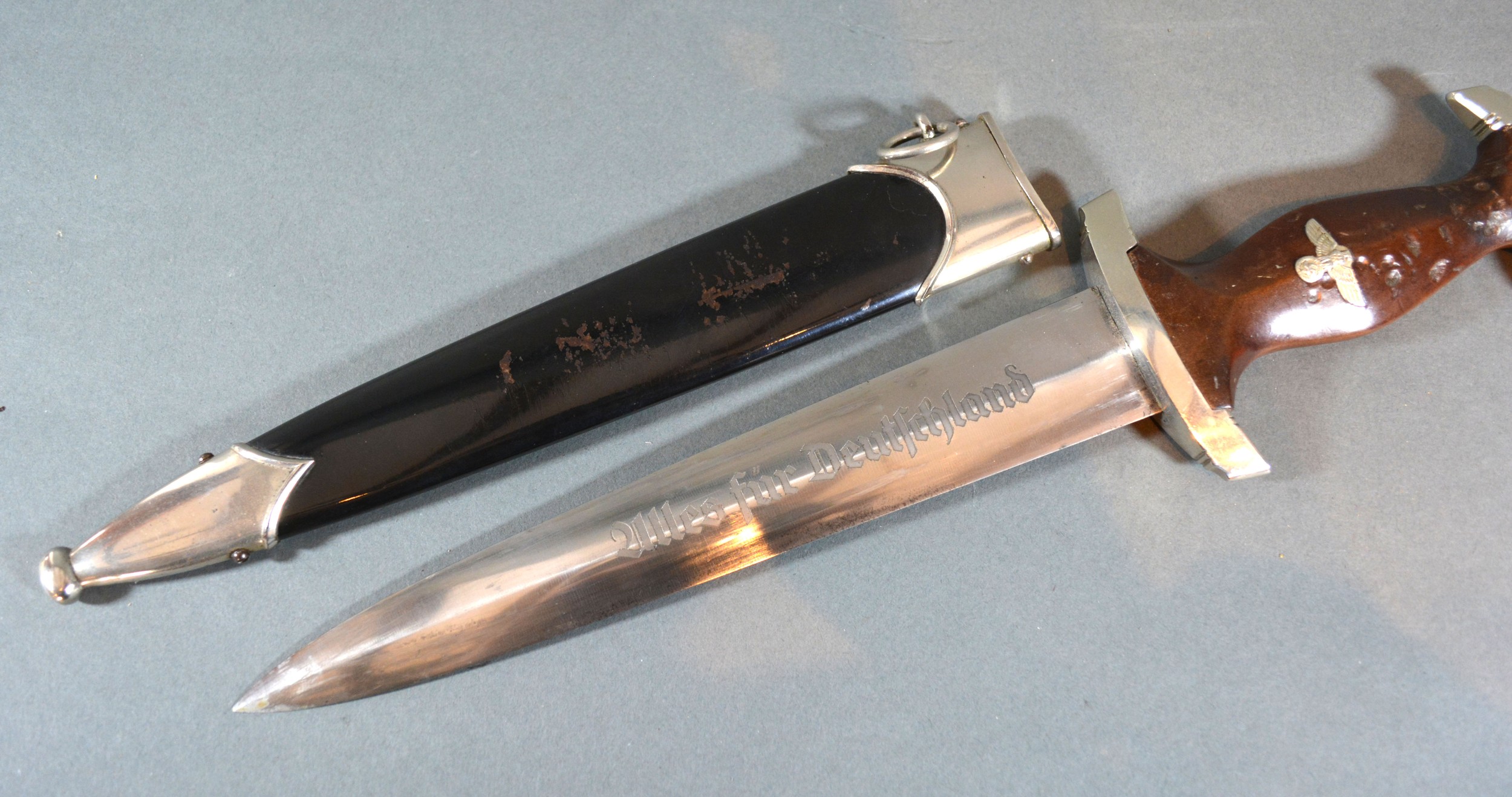 A World War II German Third Reich SA Dagger, the blade inscribed F. Herder AS Solingen with metal - Image 4 of 6