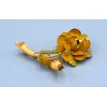 A 14ct. Gold Brooch Of Flower Head And Bud Form 9.2 gms.