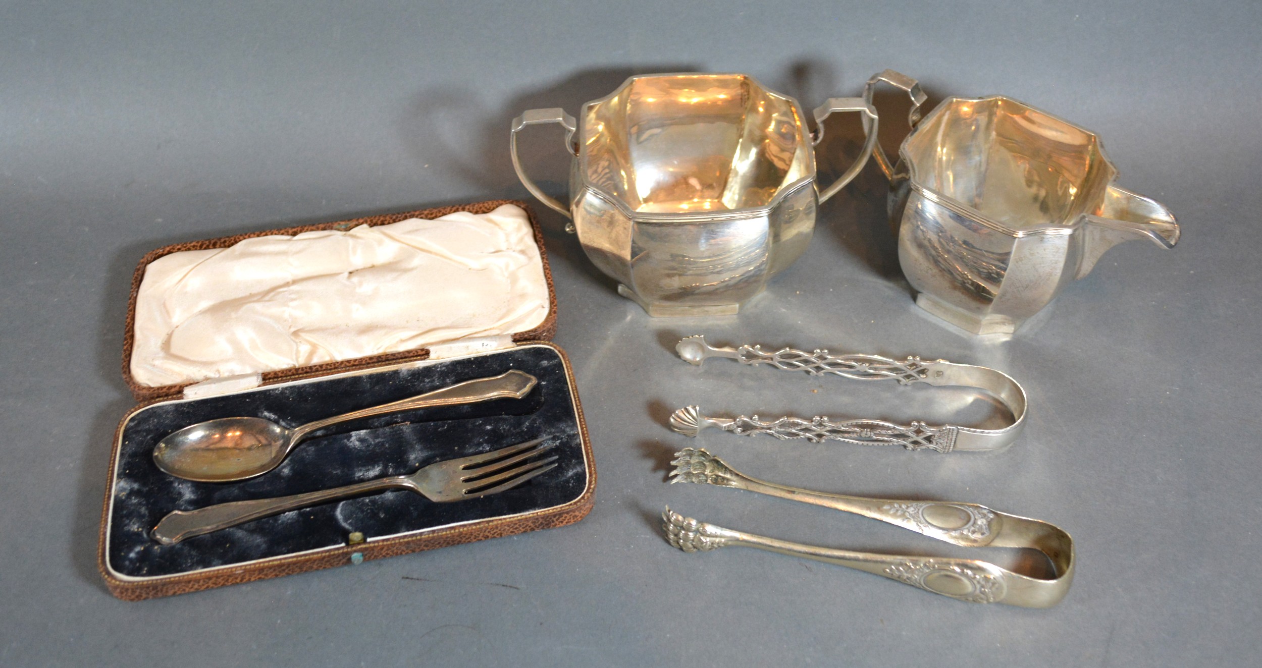 A London Silver Cream Jug with matching sucrier by The Goldsmiths and Silversmiths Company