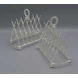 A pair of six division toast racks in the form of rifles, 18cms tall