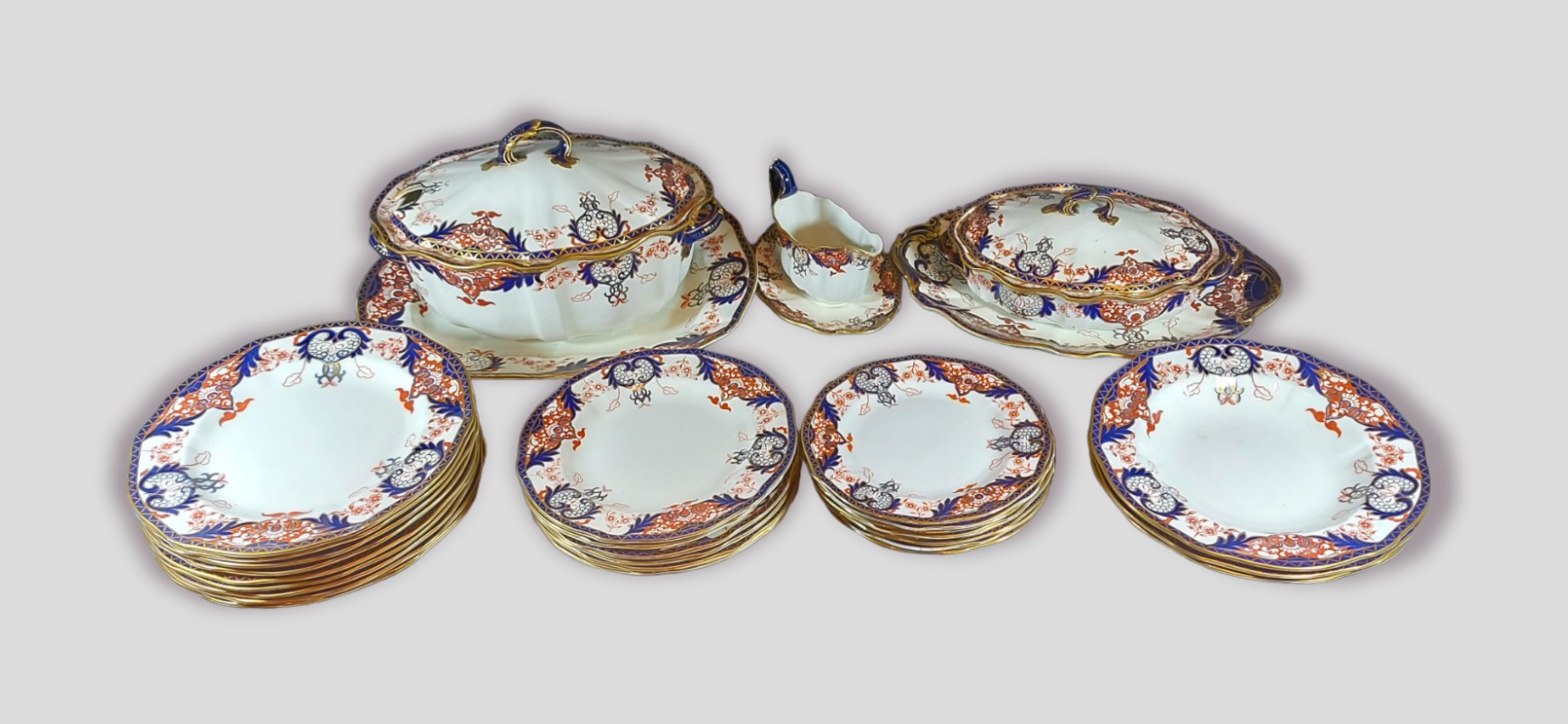 A Royal Crown Derby dinner service comprising nine dinner plates, six side plates, eight smaller