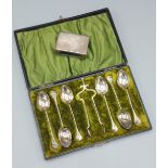 A set of six Edwardian silver teaspoons with matching sugar tongs within fitted case, Birmingham