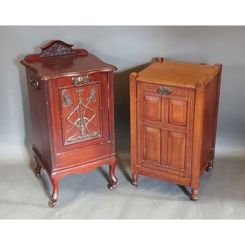 A 20th Century side table, with a shaped top above twin end reeded supports with stretcher, 114cms - Image 2 of 2