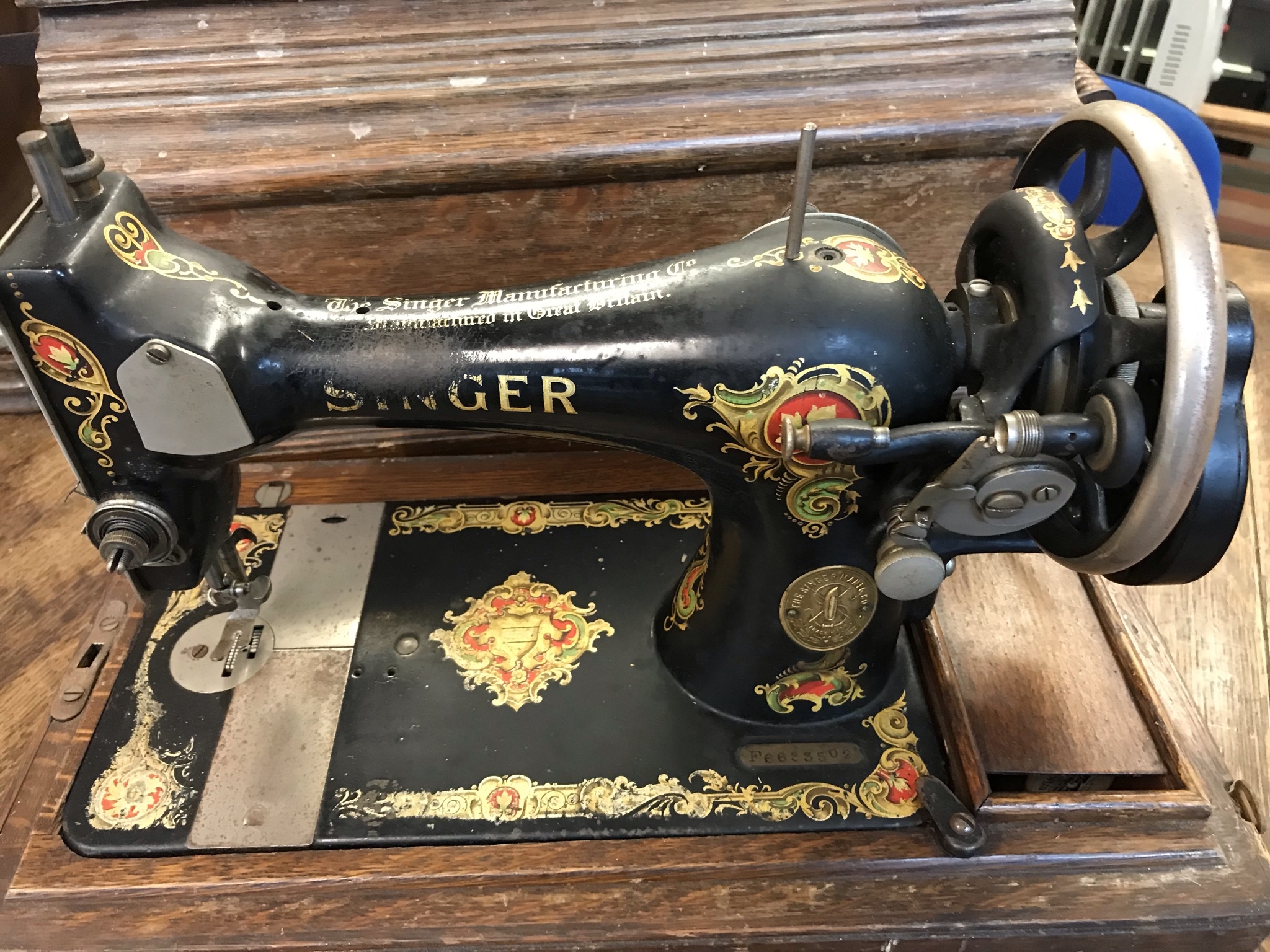 Antique Singer Sewing Machine serial number F6633502 circa 1915 black with red green and gold