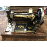 Singer Shuttle sewing machine in wooden case, with key. Serial No: S959293 Circa 1906 untested/for
