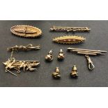 Gold Brooches etc 15ct (2) and 9ct (4) also earrings not hallmarked. Total weight 20 grams approx.
