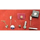 Oil Industry Lapel Badges and tie pin mixed lot including two Geosource marked 10K with pink