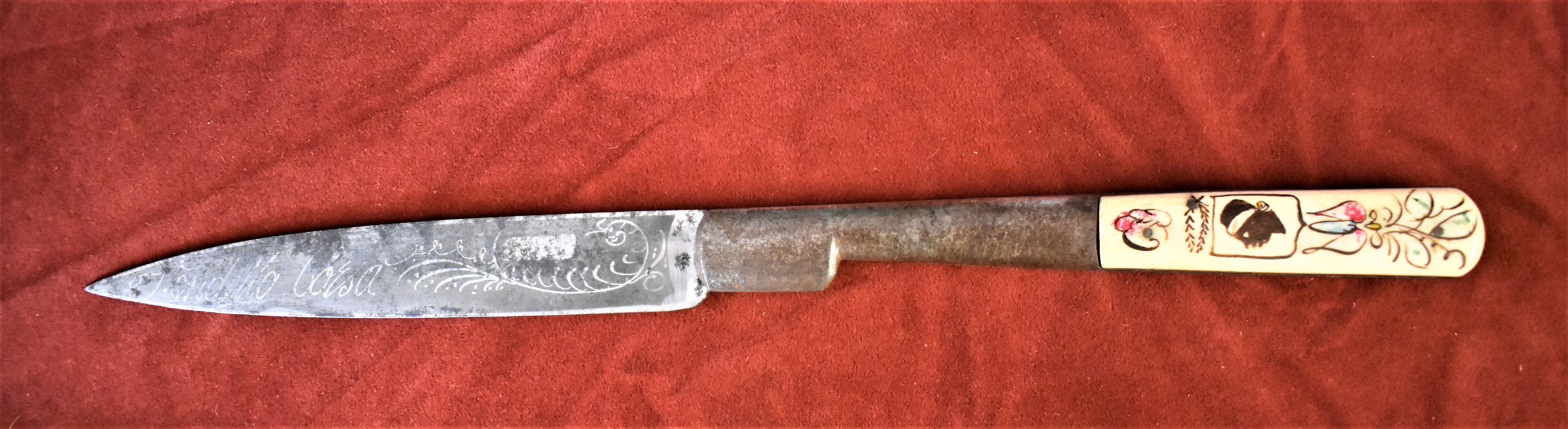 19th century Corsican Vendetta knife the 25.5 cm folding blade etched with foliage and inscriptions: - Image 2 of 4