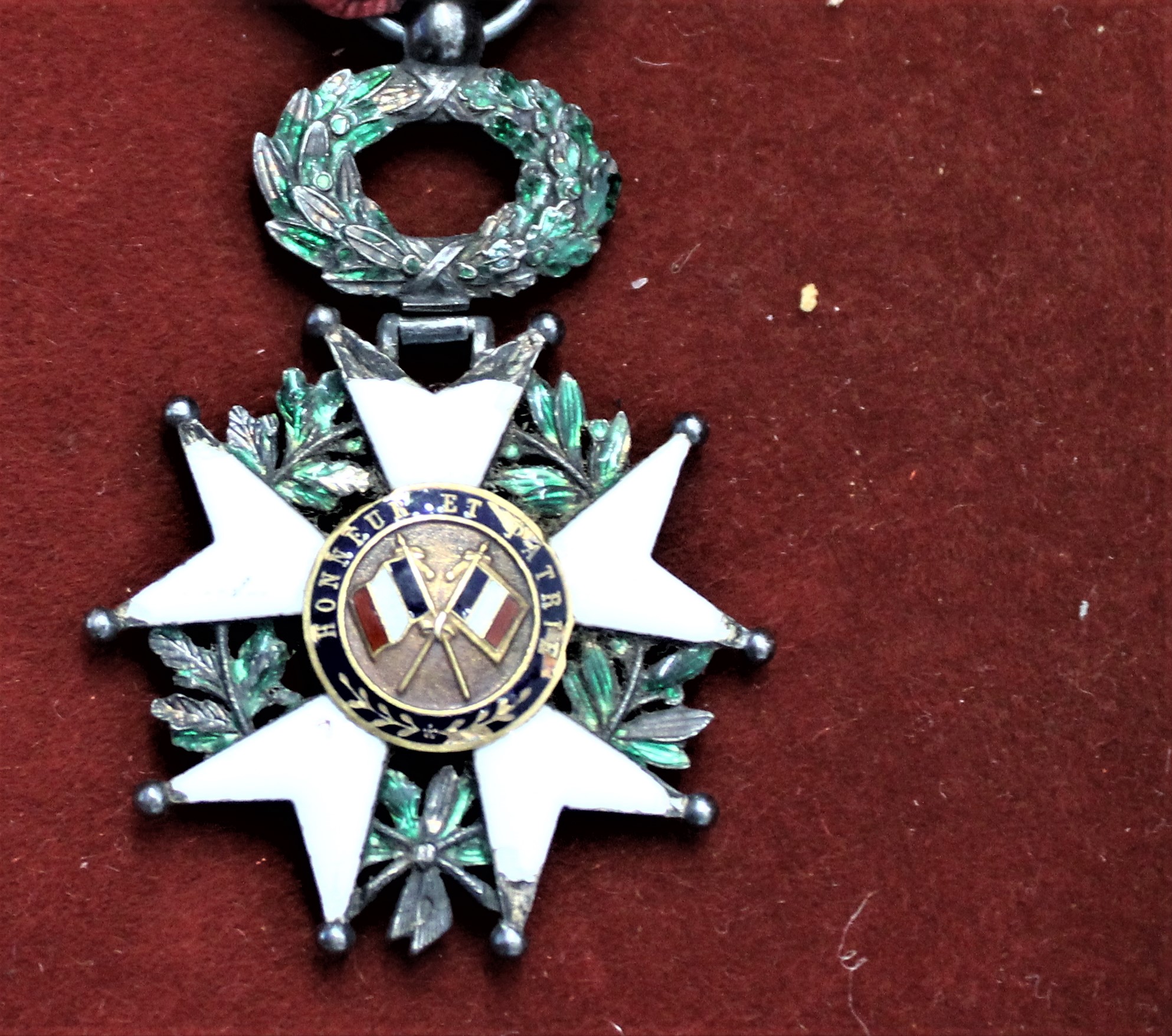 French WWI Legion of Honour Officers silver variant, sadly missing some enamel but an excellent - Image 3 of 3