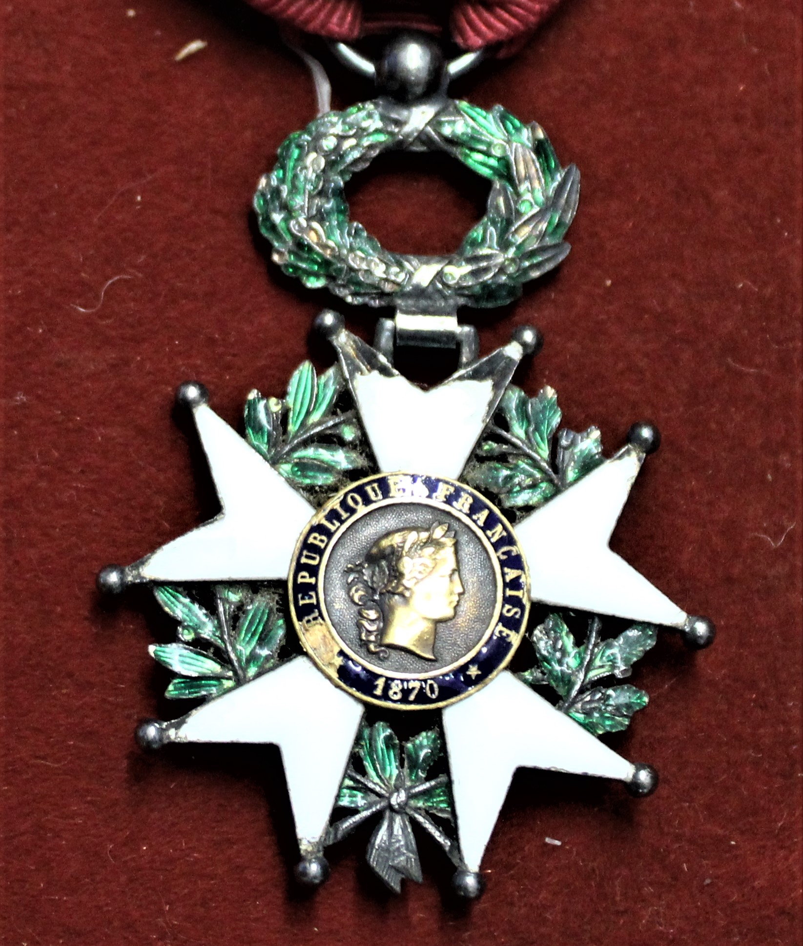 French WWI Legion of Honour Officers silver variant, sadly missing some enamel but an excellent - Image 2 of 3