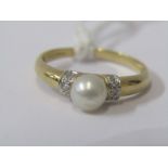 9ct YELLOW GOLD PEARL & DIAMOND RING, principal cultured pearl set with accent diamonds to each