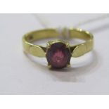 18ct YELLOW GOLD GARNET SOLITAIRE RING, with valuation and guarantee certificate, size M/N