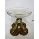 HUNTING, presentation Hunting design centre piece on 4 deer feet with cut glass bowl, engraved "