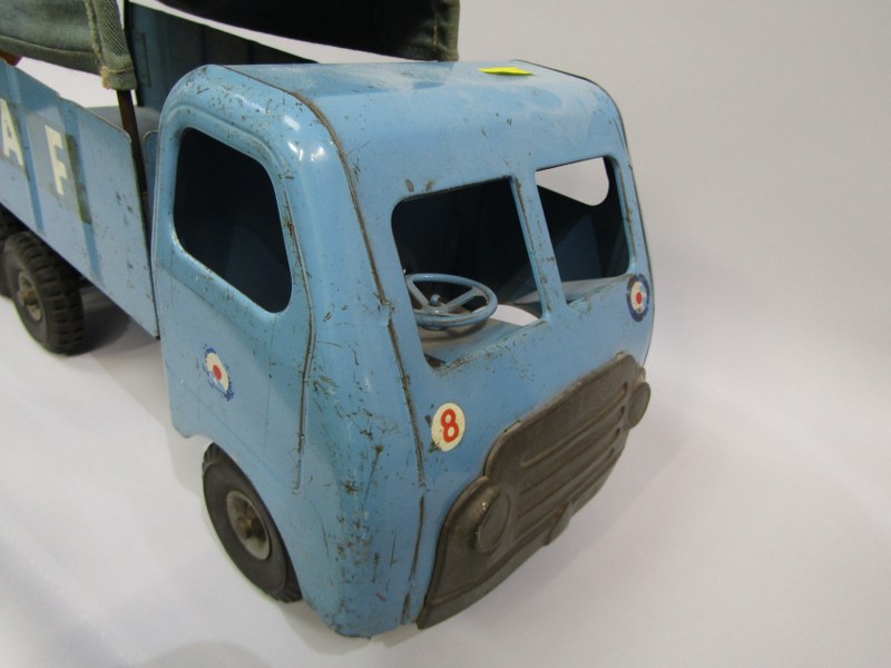 TIN PLATE TOY, blue enamelled RAF toy truck by L. Bros, 45cm length - Bild 8 aus 8