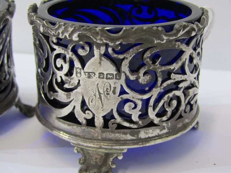 PAIR OF GEORGIAN DESIGN SILVER CIRCULAR SALTS, ornate fretwork design with blue glass liners, 97 - Image 4 of 4