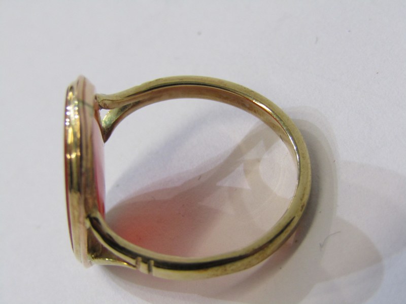 VINTAGE 9ct YELLOW GOLD RING with intaglio carved carnelian stone depicting Greco Roman Goddess - Image 5 of 6