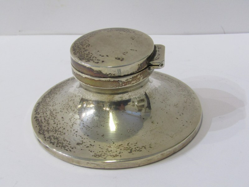 WALKER & HALL SILVER INK WELL, circular based, Birmingham 1932