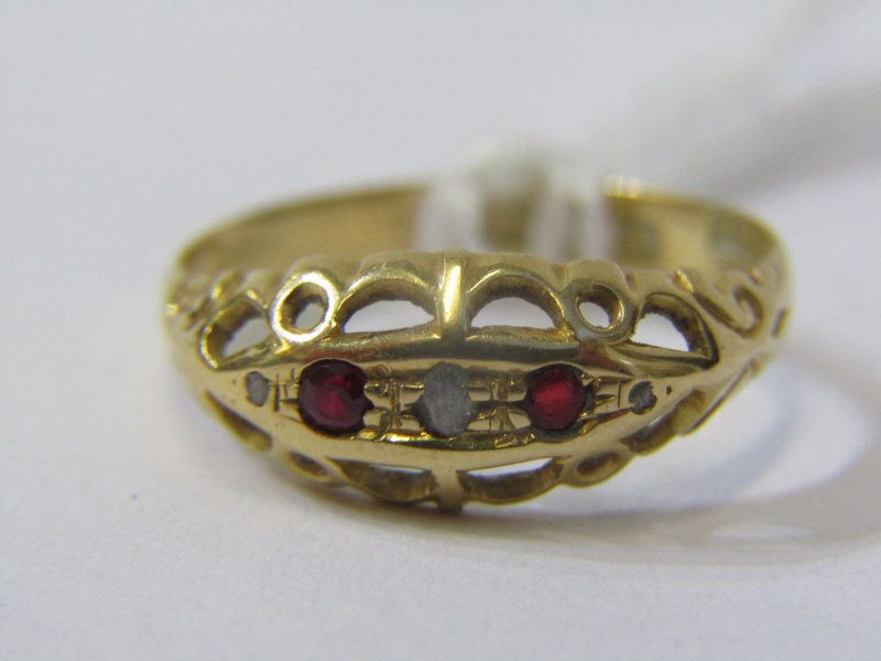 VINTAGE 18ct YELLOW GOLD RUBY & DIAMOND 3 STONE RING, size L - Image 2 of 6