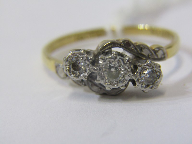 VINTAGE 18ct YELLOW GOLD & PLATINUM 3 STONE DIAMOND RING, size P/Q