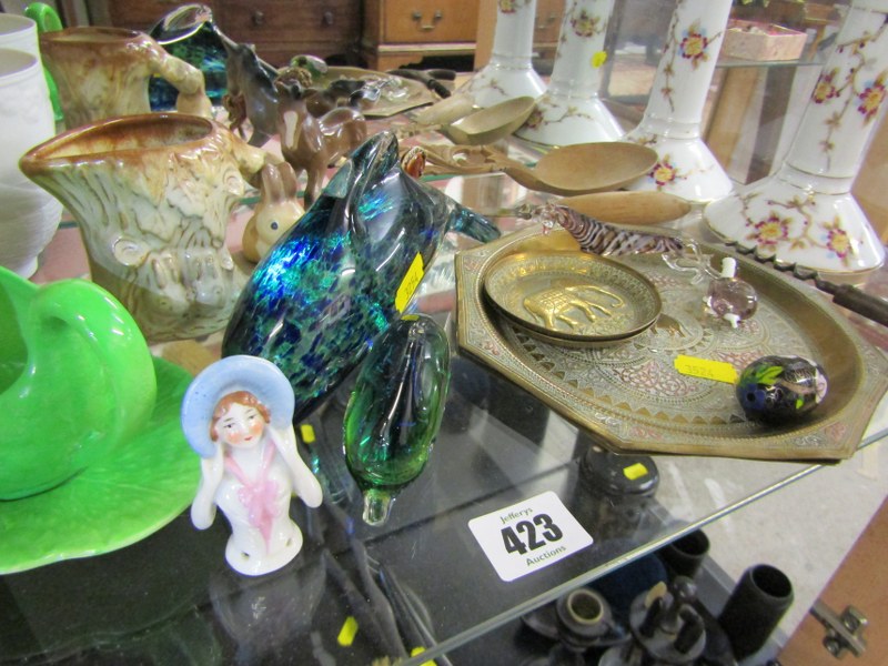 WEDGWOOD GLASS DOLPHIN PAPERWEIGHT, Lladro Dolphin beaker, vintage corkscrew and contents of shelf - Image 7 of 10