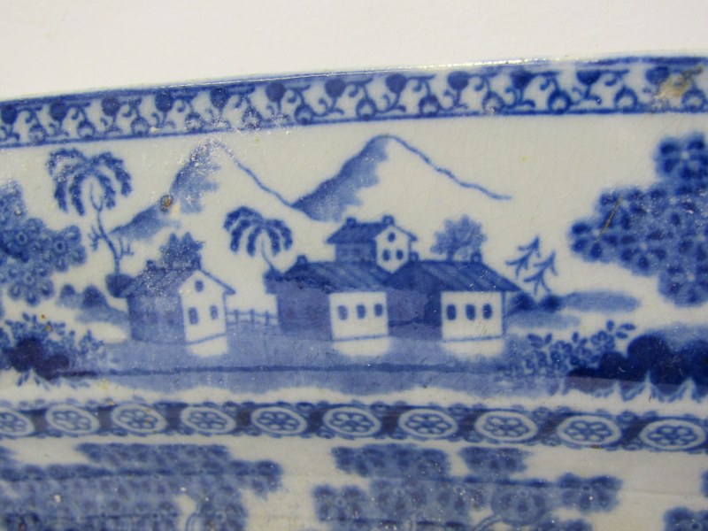 BLUE TRANSFERWARE, late 18th century pottery "Chinese Gazebo" pattern, 47cm meat plate - Bild 7 aus 14