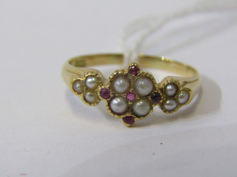 ANTIQUE 18ct YELLOW GOLD RUBY & SEED PEARL RING, principal cluster of pearls and 5 accent