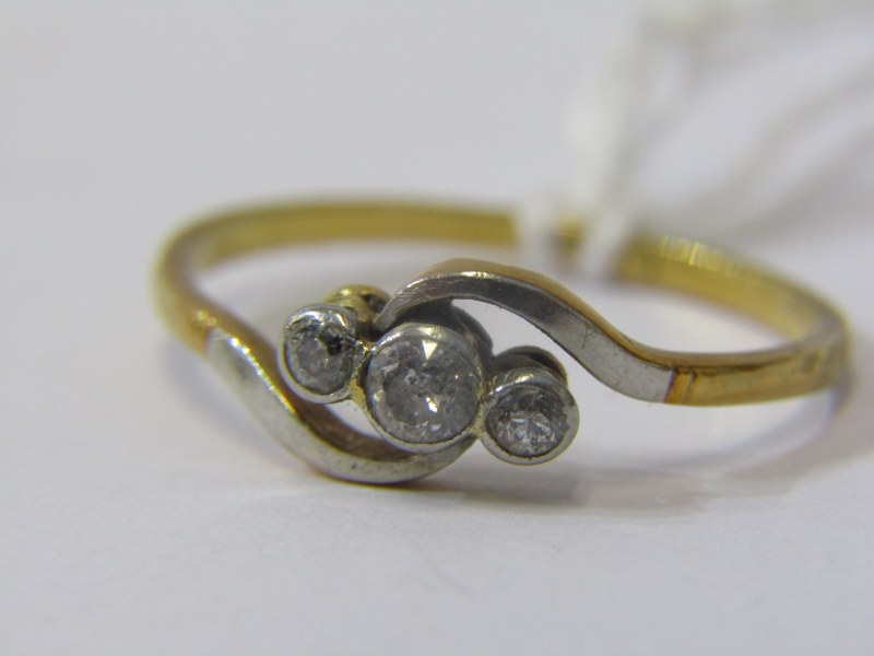 VINTAGE 18ct YELLOW GOLD & PLATINUM 3 STONE DIAMOND RING, size Q