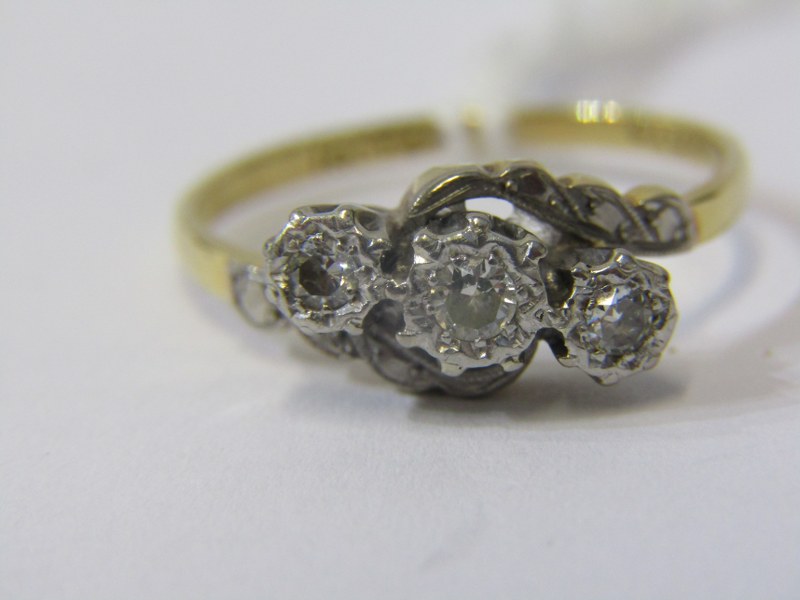 VINTAGE 18ct YELLOW GOLD & PLATINUM 3 STONE DIAMOND RING, size P/Q - Image 2 of 6