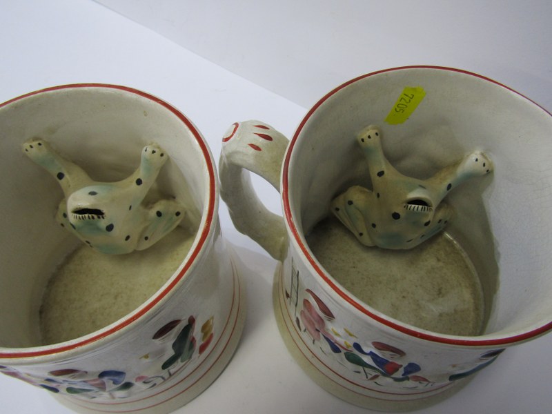 STAFFORDSHIRE POTTERY, pair of late pottery polychrome relief decorated frog tankards - Bild 3 aus 4
