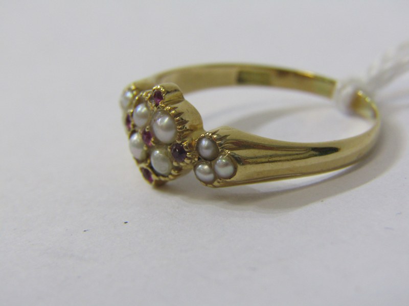 ANTIQUE 18ct YELLOW GOLD RUBY & SEED PEARL RING, principal cluster of pearls and 5 accent - Image 3 of 6