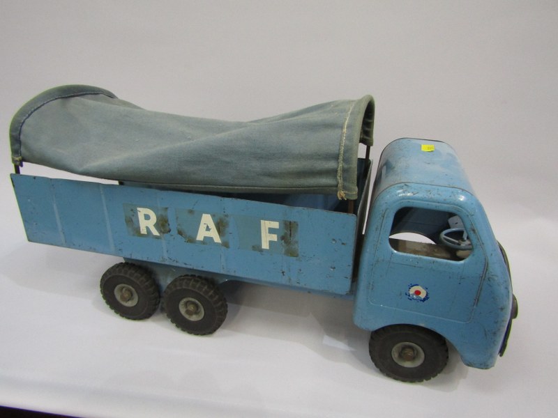 TIN PLATE TOY, blue enamelled RAF toy truck by L. Bros, 45cm length - Bild 6 aus 8