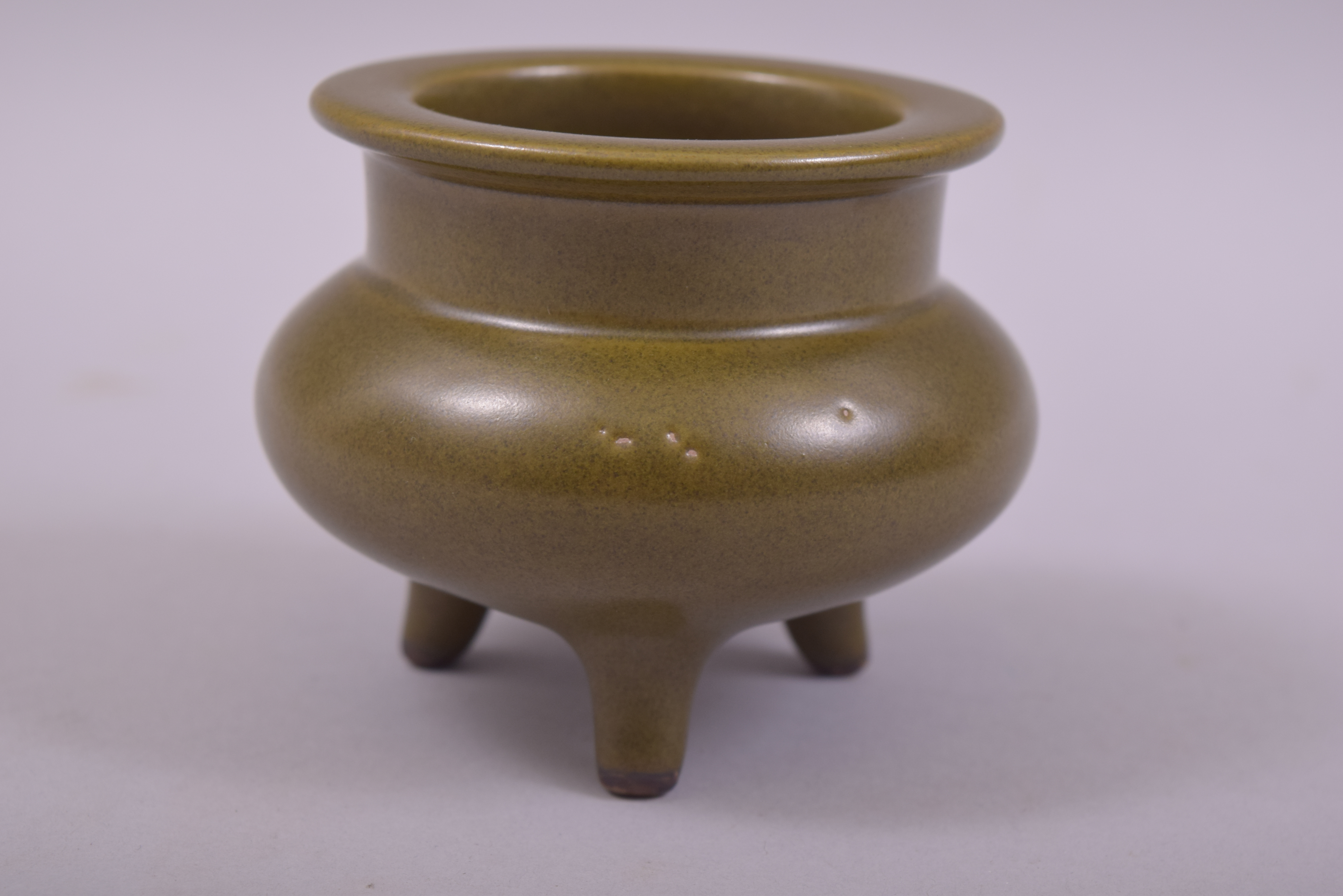 A SMALL CHINESE TEA DUST TRIPOD INCENSE BURNER, impressed mark to base, 7.5cm high. - Image 3 of 6