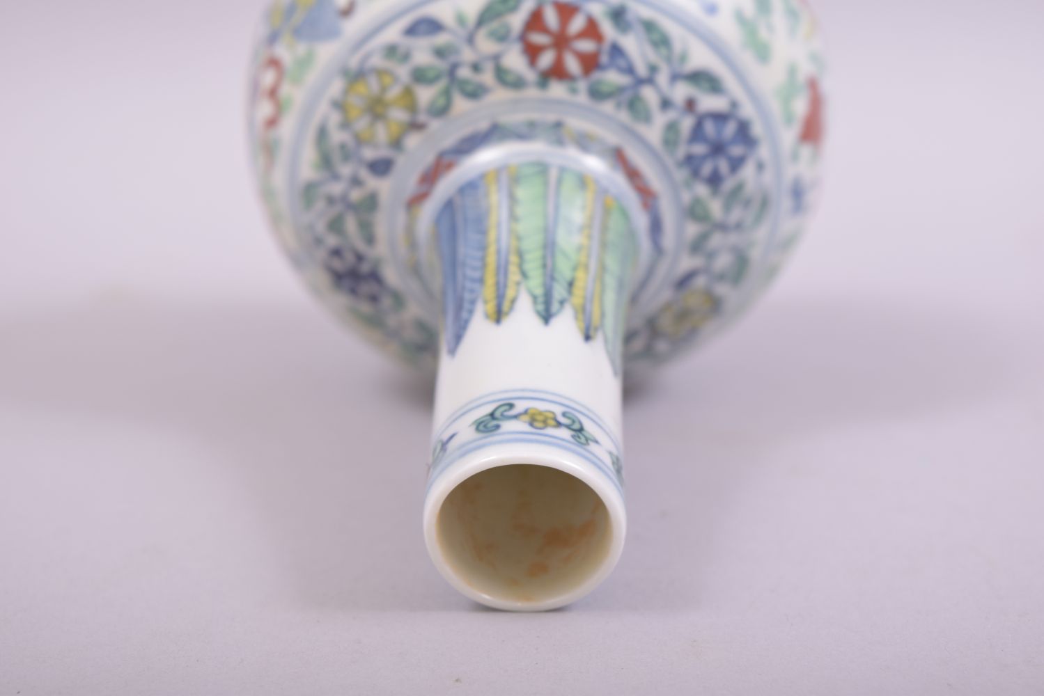 A SMALL CHINESE DOUCAI PORCELAIN BOTTLE VASE, painted in the doucai palette with a dragon and - Image 5 of 7