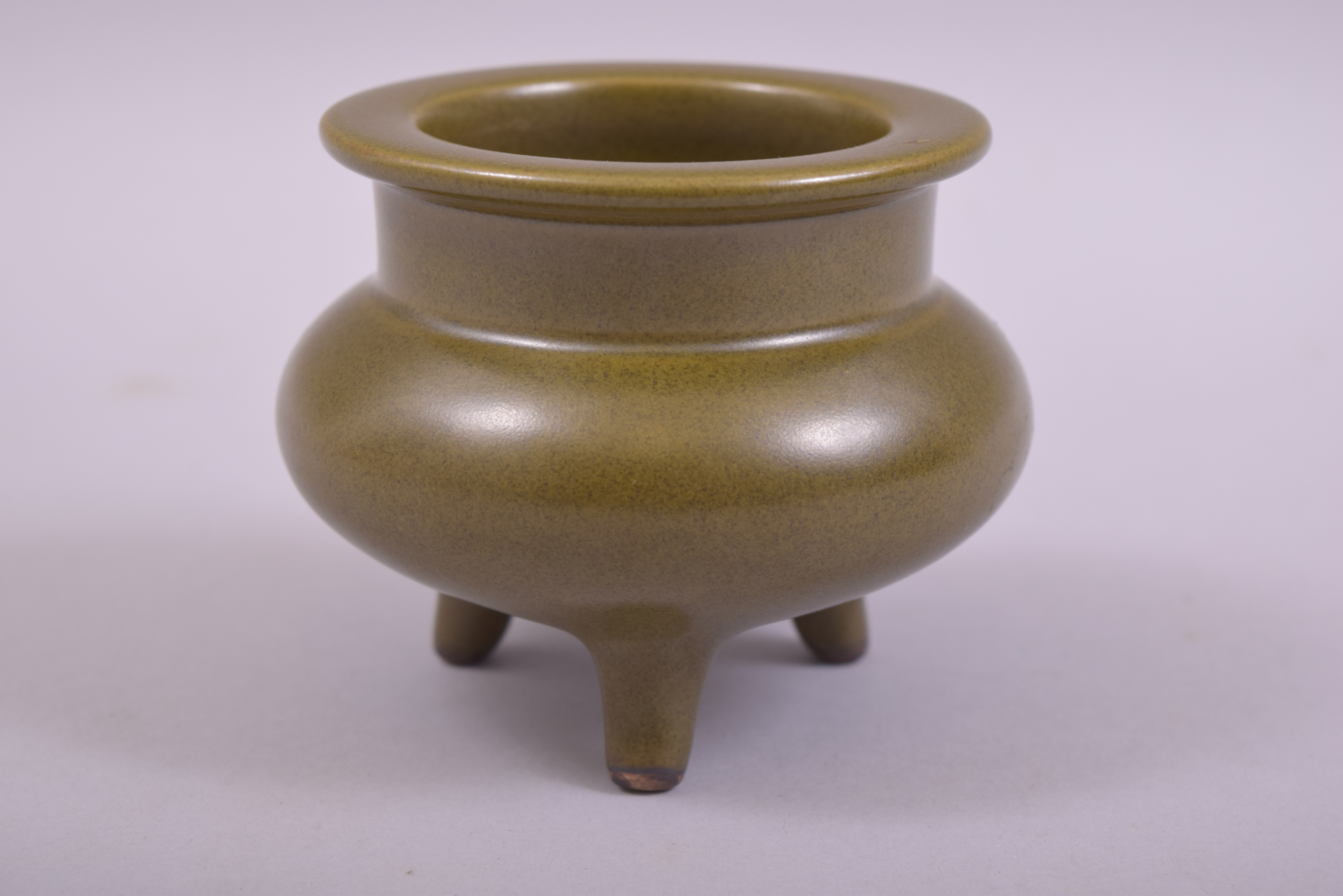 A SMALL CHINESE TEA DUST TRIPOD INCENSE BURNER, impressed mark to base, 7.5cm high. - Image 2 of 6