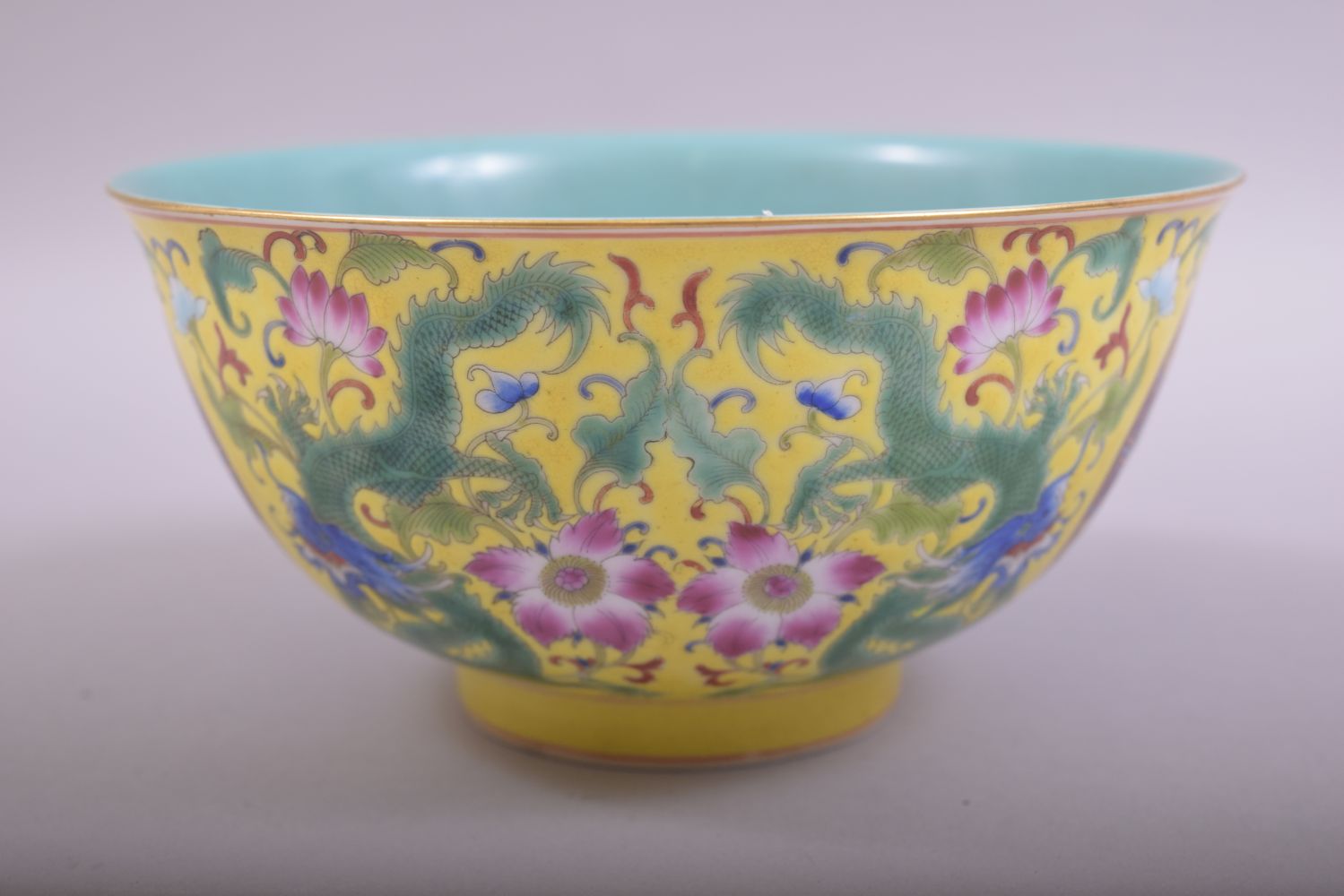 A GOOD CHINESE FAMILLE JAUNE PORCELAIN BOWL, the exterior decorated with dragons and flowers with - Image 4 of 7